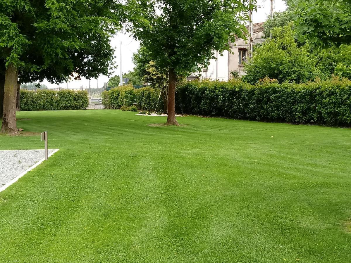 B&B Residence Il Ciliegio , Via Villa Superiore 93 Luzzara Судзара Екстериор снимка